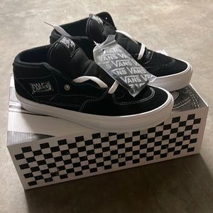 NWT AND BOX Men’s Vans Skate Half Cab Size 9.5